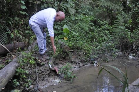 Dejetos oriundos da zona urbana de Manaus desembocam na Reserva Ducke e comprometem a qualidade das águas dos igarapés